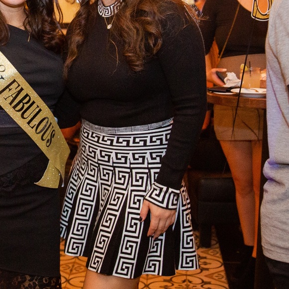 2 piece long sleeve/skirt set - Picture 1 of 3